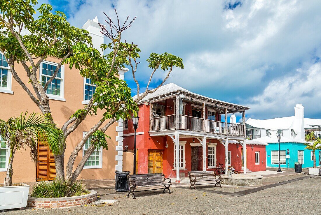 Alte Gebäude auf dem historischen King's Square in St. George's, der ursprünglichen Hauptstadt der Insel, UNESCO-Weltkulturerbe, Bermuda, Atlantik, Nordamerika