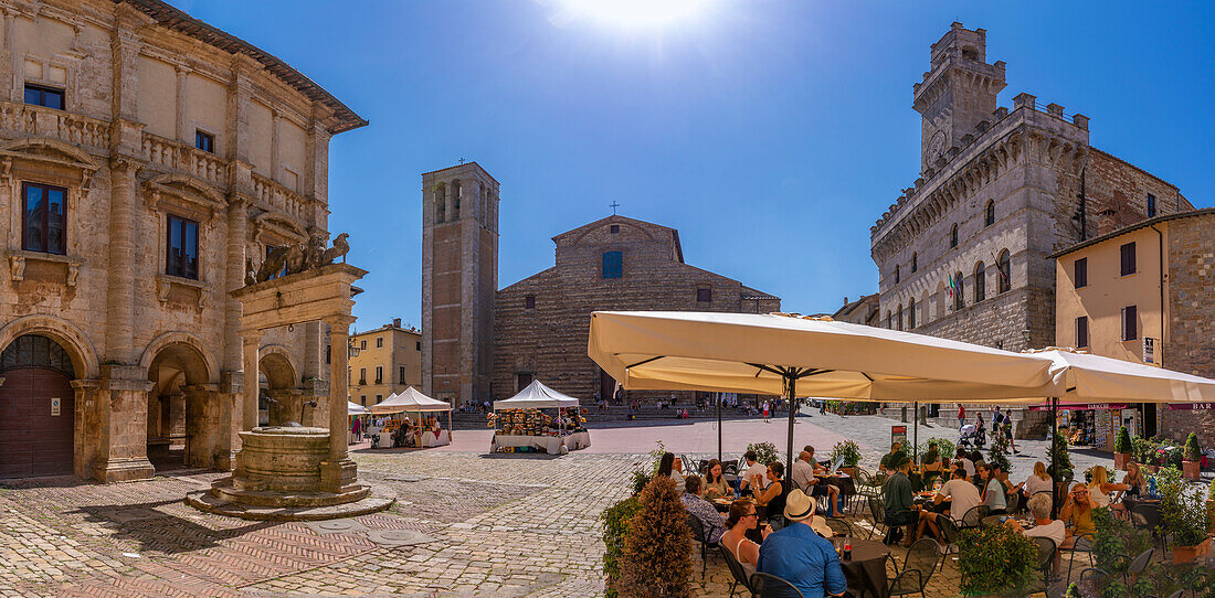 Blick auf die Kathedrale Santa Maria de la Assunta auf der Piazza Grande in Montepulciano, Montepulciano, Provinz Siena, Toskana, Italien, Europa