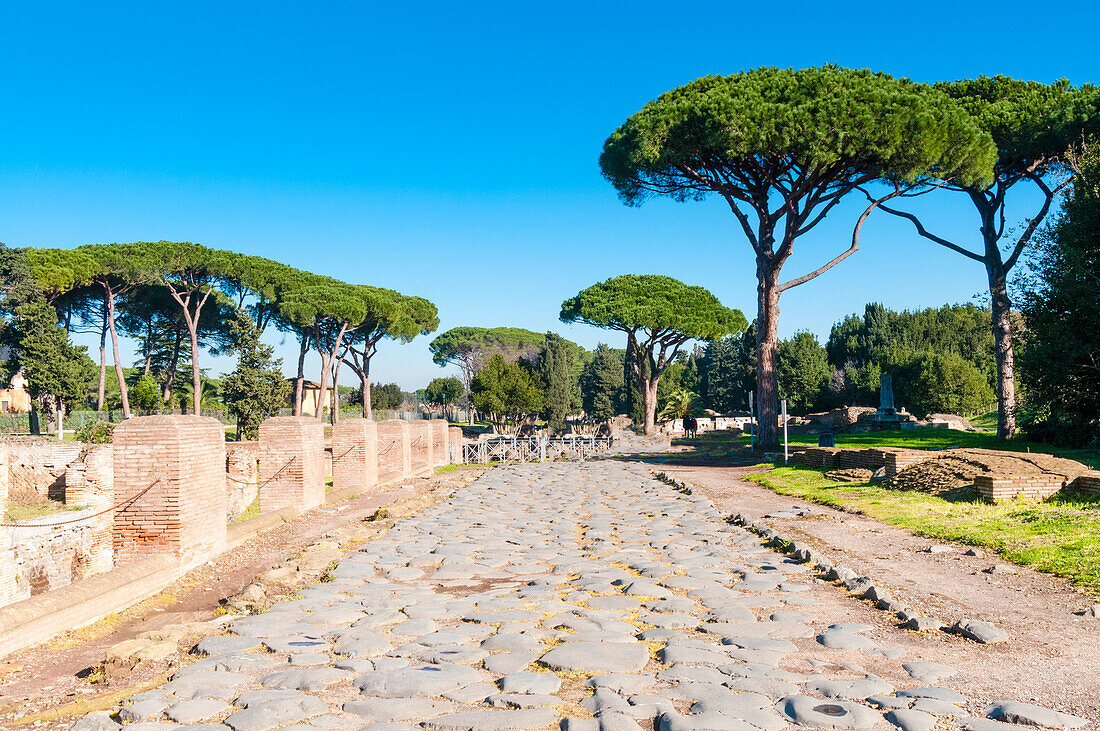 Römischer Decumanus, archäologische Stätte Ostia Antica, Ostia, Provinz Rom, Latium (Lazio), Italien, Europa