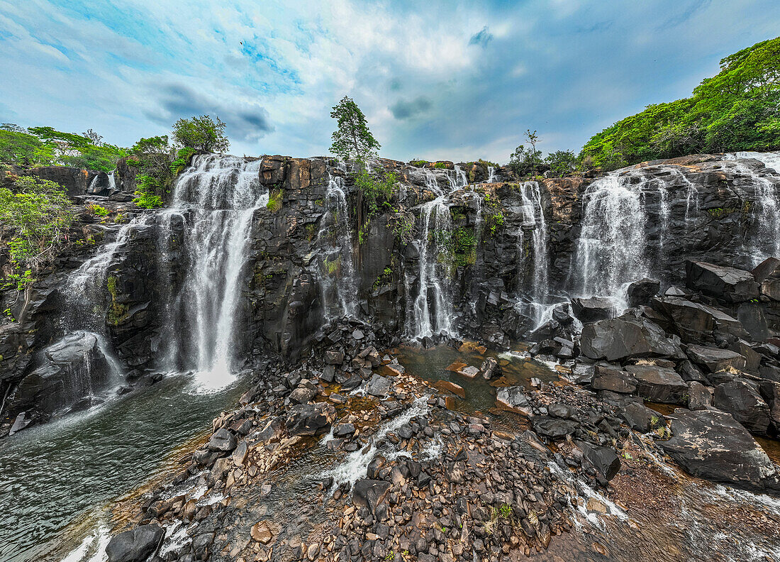 Luftaufnahme der Chiumbe-Wasserfälle, Lunda Sul, Angola, Afrika