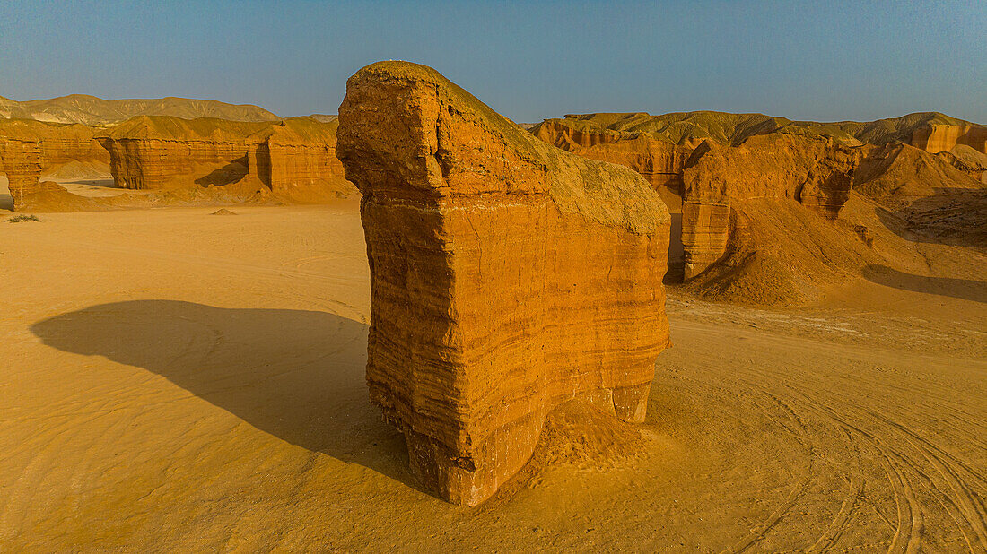 Luftaufnahme einer Sandsteinschlucht, Namibe (Namib)-Wüste, Iona-Nationalpark, Namibe, Angola, Afrika