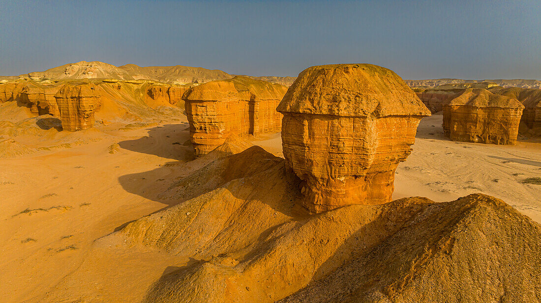 Luftaufnahme einer Sandsteinschlucht, Namibe (Namib)-Wüste, Iona-Nationalpark, Namibe, Angola, Afrika