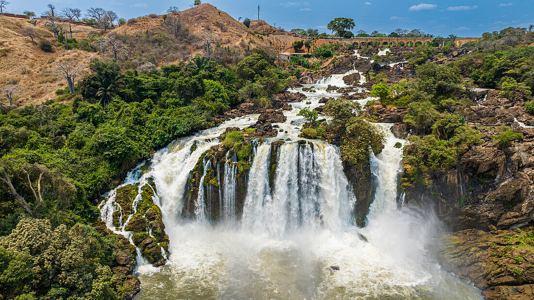 Luftaufnahme der Binga-Wasserfälle, Kwanza Sul, Angola, Afrika