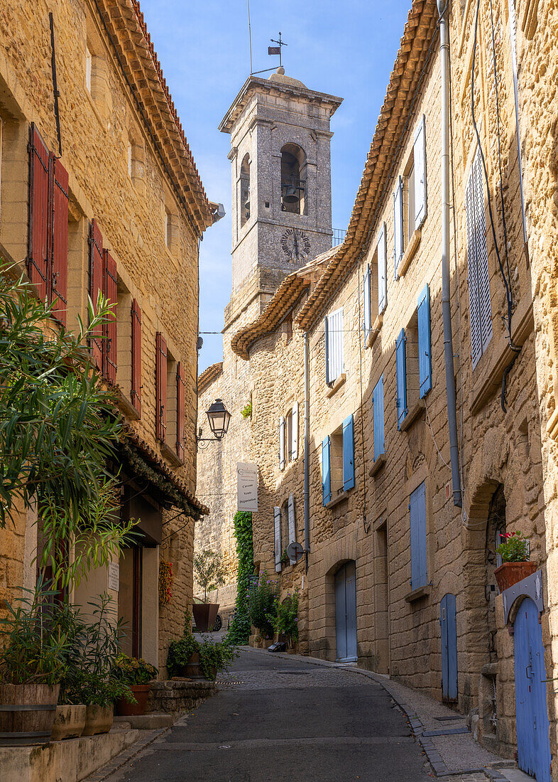 Straßenszene in der Stadt Chateauneuf-du-Pape, Vaucluse, Provence, Frankreich, Europa