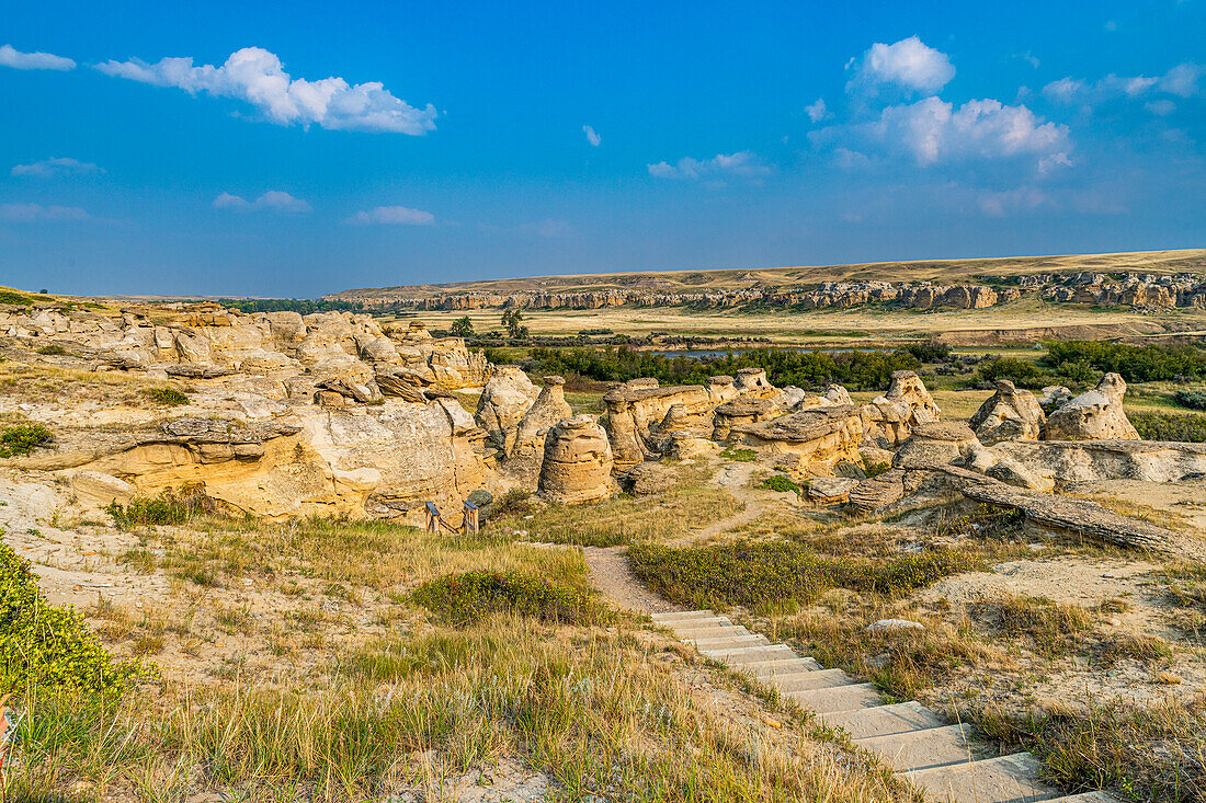 Hoodoos entlang des Milk River, Writing-on-Stone Provincial Park, UNESCO-Welterbe, Alberta, Kanada, Nordamerika