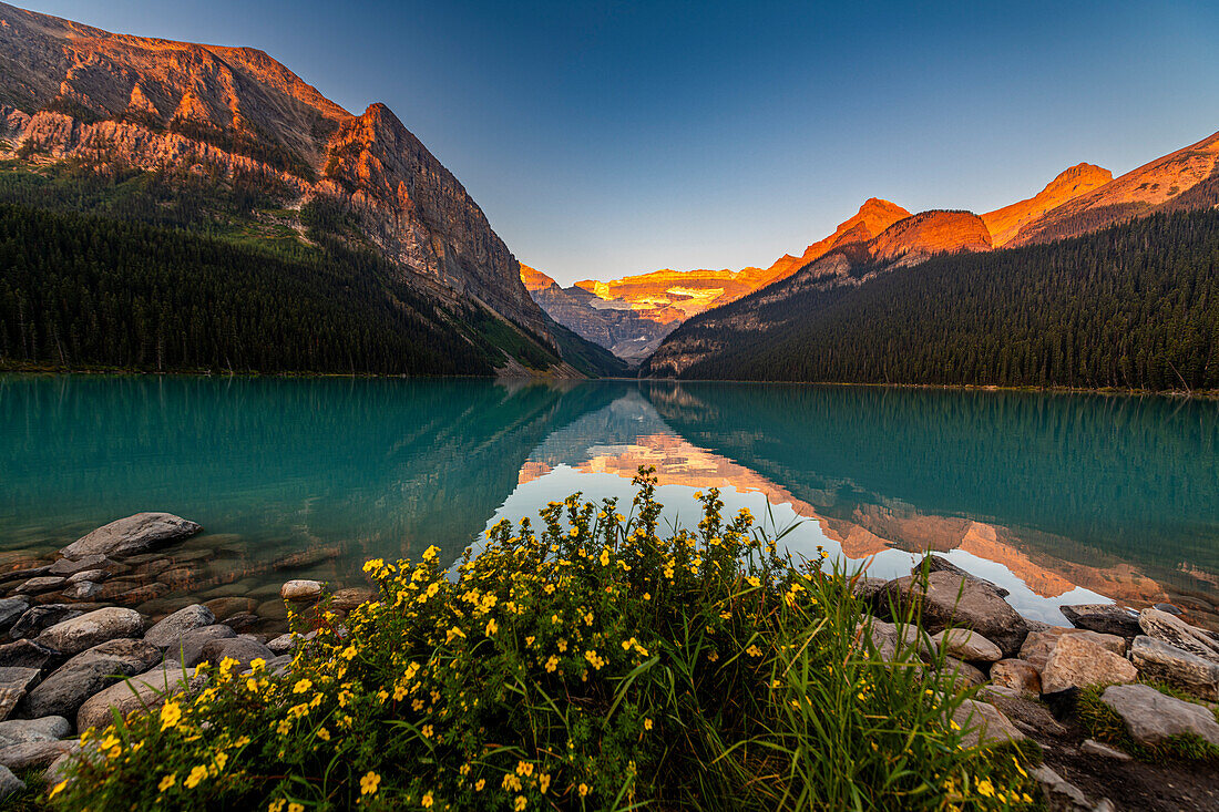 Sunrise at Lake Louise, Banff National Park, UNESCO World Heritage Site, Alberta, Rocky Mountains, Canada, North America