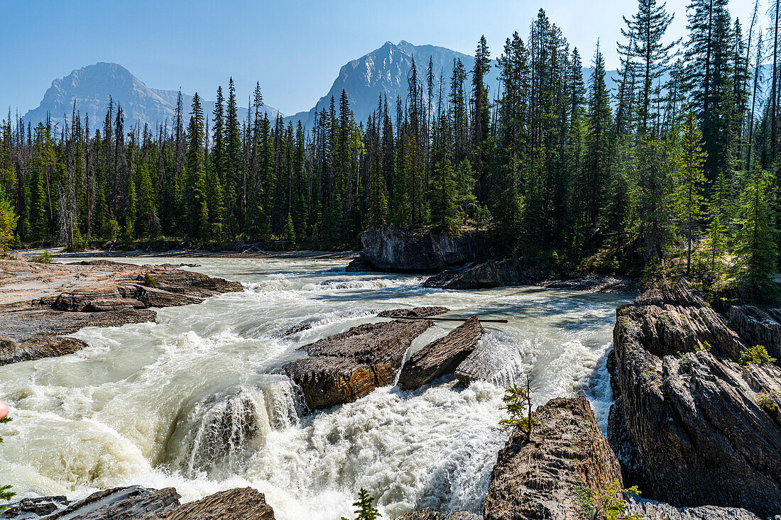 Natural Bridge Lower Falls, Yoho-Nationalpark, UNESCO-Weltnaturerbe, British Columbia, Kanada, Nordamerika