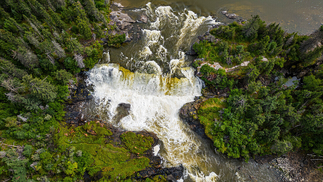 Luftaufnahme des Pisew Falls Provincial Park, Thompson, Manitoba, Kanada, Nordamerika