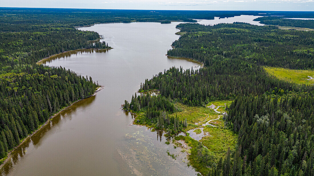 Luftaufnahme des Pisew River, Pisew Falls Provincial Park, Thompson, Manitoba, Kanada, Nordamerika