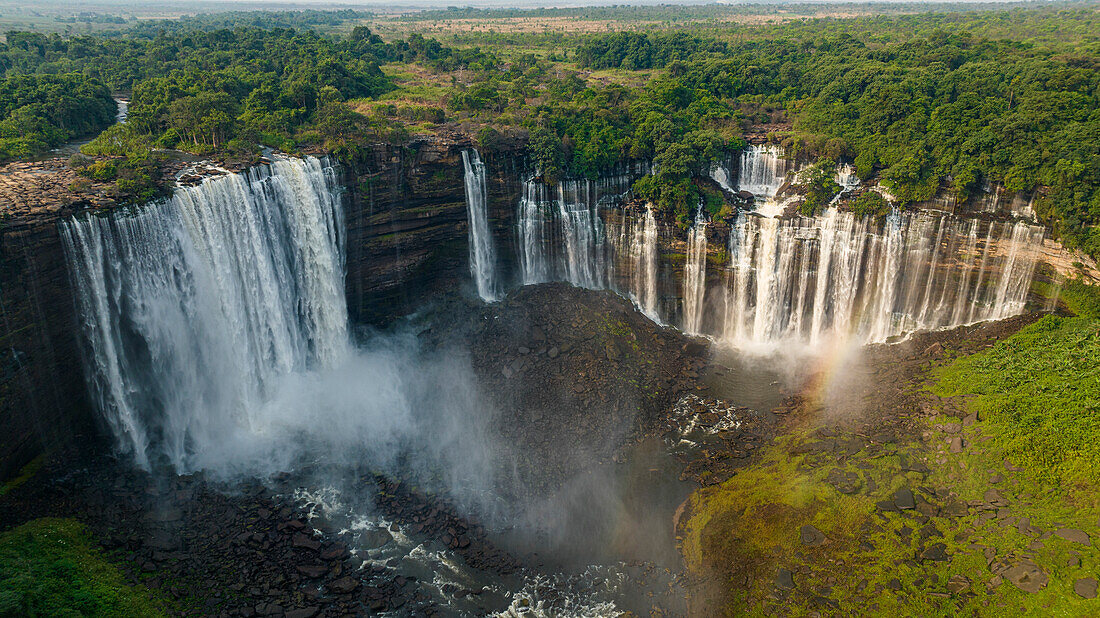 Luftaufnahme des dritthöchsten Wasserfalls in Afrika, Calandula Falls, Malanje, Angola, Afrika