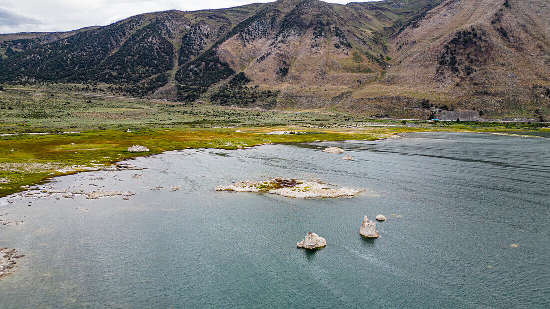 Ausläufer im Salzsoda-See, Mono Lake, Kalifornien, Vereinigte Staaten von Amerika, Nordamerika