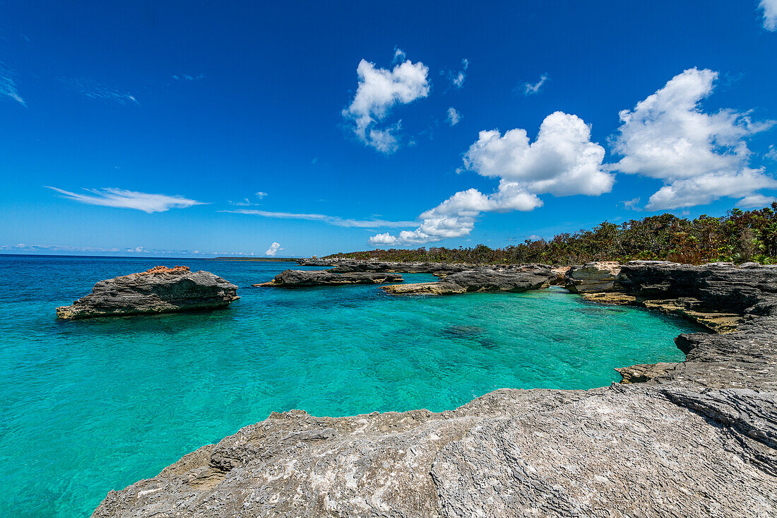 Turquoise rocky bay, Parque Nacional Marino de Punta Frances Punta Pedernales, Isla de la Juventud (Isle of Youth), Cuba, West Indies, Central America
