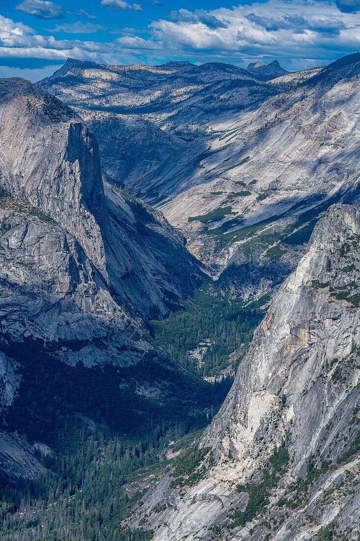 Blick über den Yosemite-Nationalpark, UNESCO-Welterbestätte, Kalifornien, Vereinigte Staaten von Amerika, Nordamerika