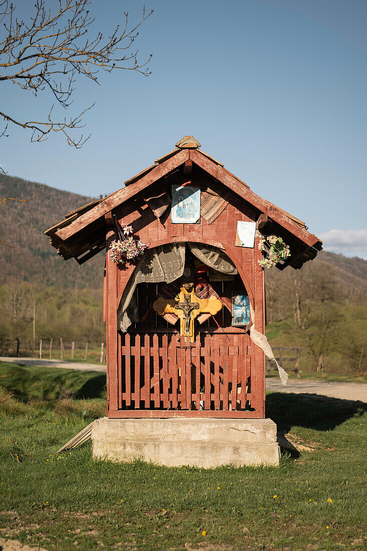 Traditional Orthodox Christian Shrine, Nucsoara, Arges County, Muntenia, Romania, Europe