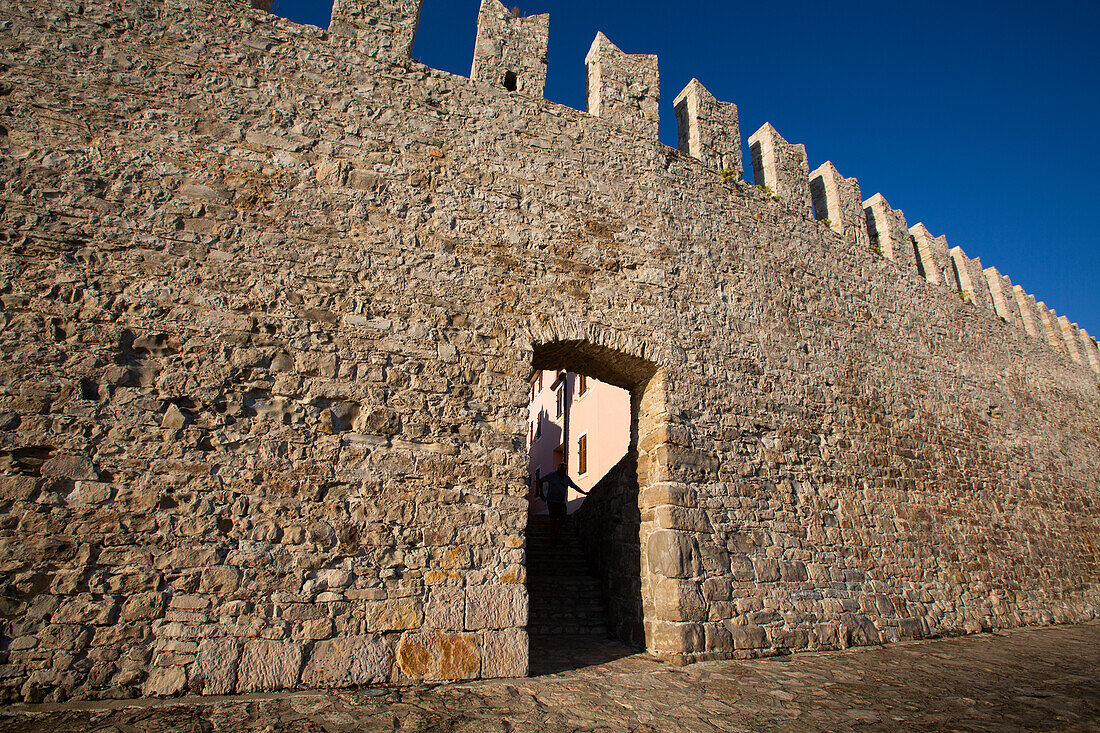 Stadteingang, Stadtmauer, 13. Jahrhundert, Altstadt, Novigrad, Kroatien, Europa