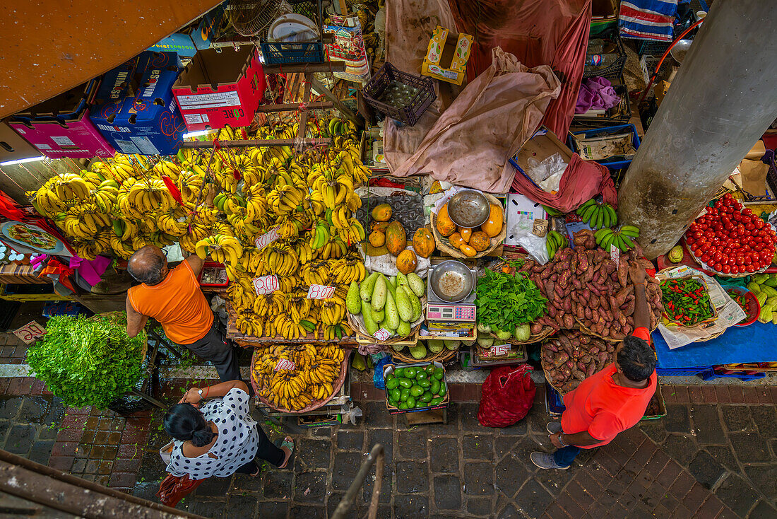 View of produce including vegetables and bananas on market stalls in Central Market in Port Louis, Port Louis, Mauritius, Indian Ocean, Africa