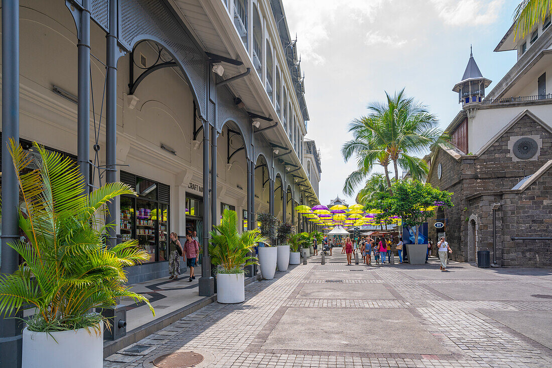 Blick auf Restaurants und Geschäfte an der Caudan Waterfront in Port Louis, Port Louis, Mauritius, Indischer Ozean, Afrika