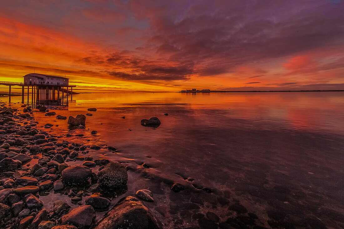 Sonnenaufgang von Roa Island, Rampside, Cumbrian Coast, Cumbria, England, Vereinigtes Königreich, Europa
