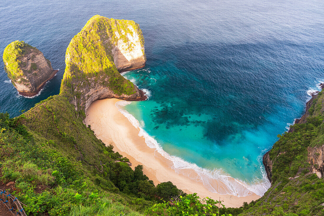 Kelingking white and sandy beach (T-Rex Beach) seen from above at sunrise, Nusa Penida island, Klungkung regency, Bali, Indonesia, Southeast Asia, Asia