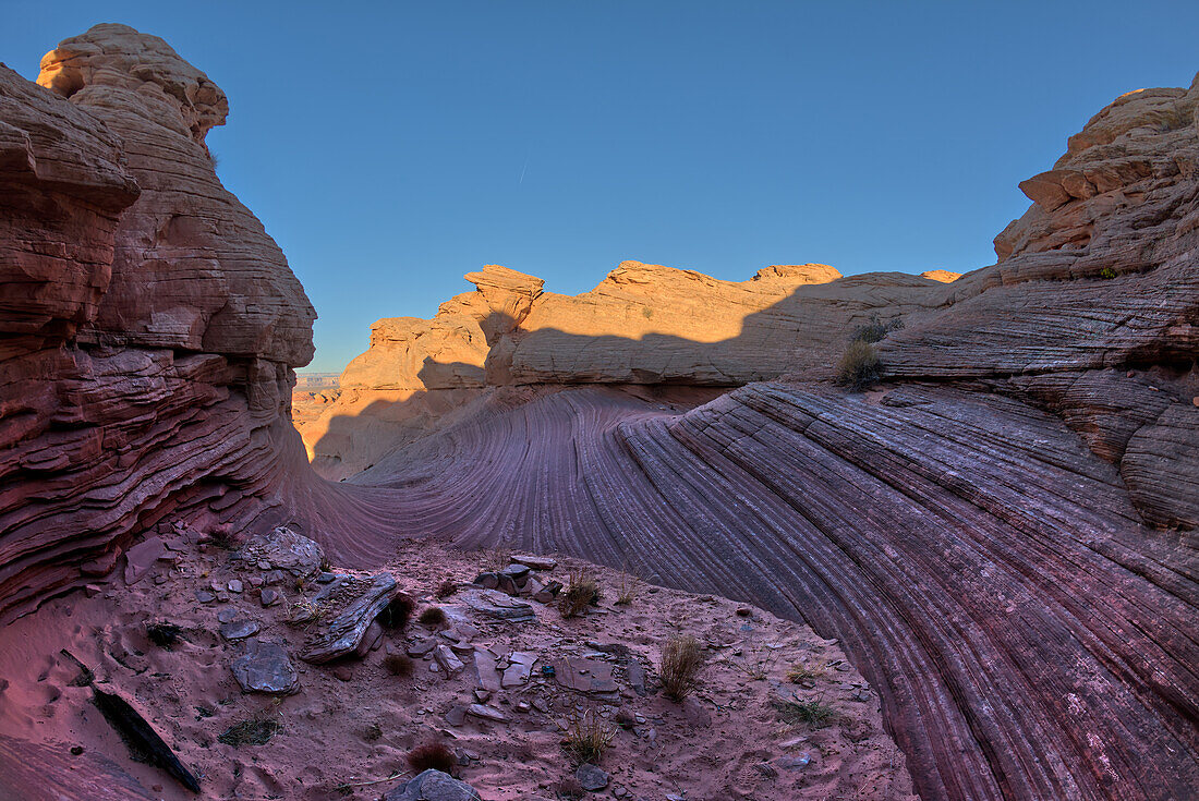 Der westliche Felsrücken der New Wave entlang des Beehive Trail im Glen Canyon Recreation Area bei Page, Arizona, Vereinigte Staaten von Amerika, Nordamerika