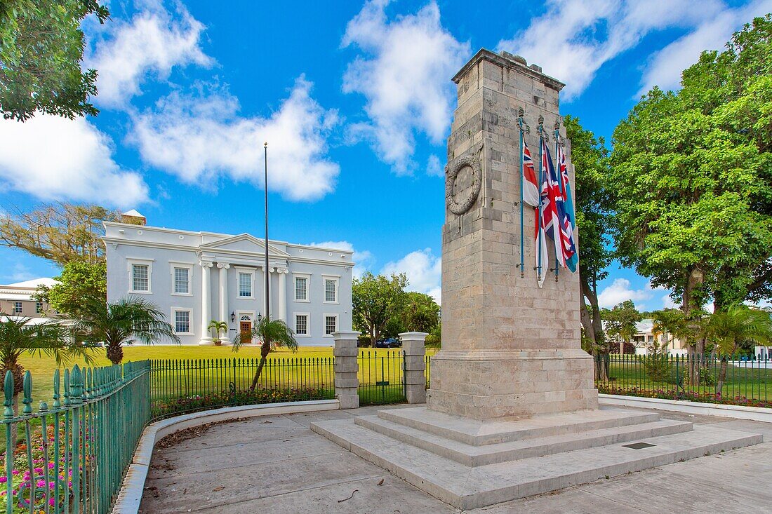 The Cenotaph in Front Street, built in 1920 and commemorating the dead of Bermuda from two World Wars, in front of the Cabinet Office, Hamilton, Bermuda, Atlantic, North America
