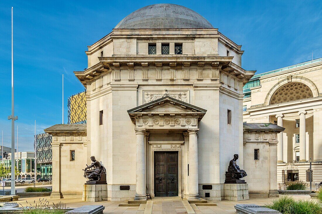 Die Hall of Memory, eine Gedenkstätte für die Gefallenen der beiden Weltkriege und der nachfolgenden Konflikte, Centenary Square, Birmingham, West Midlands, England, Vereinigtes Königreich, Europa