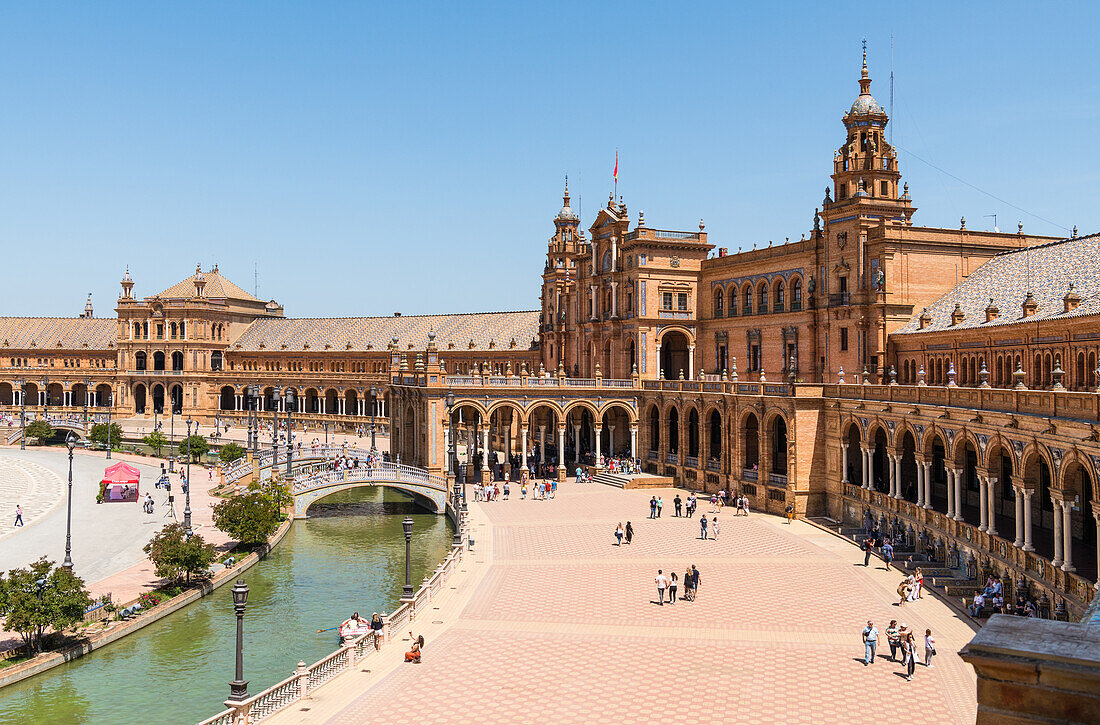 Plaza de Espana (Spain Square) in Parque de Maria Luisa (Maria Luisa Park), Seville, Andalusia, Spain, Europe