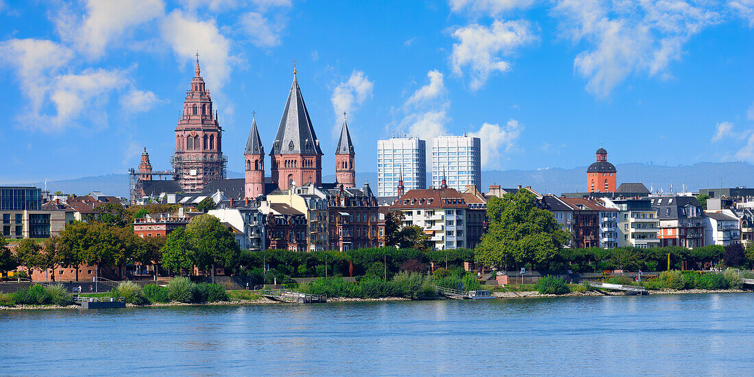 Mainz Stadtzentrum vom Rhein aus gesehen, Mainz, Rheinland-Pfalz, Deutschland, Europa