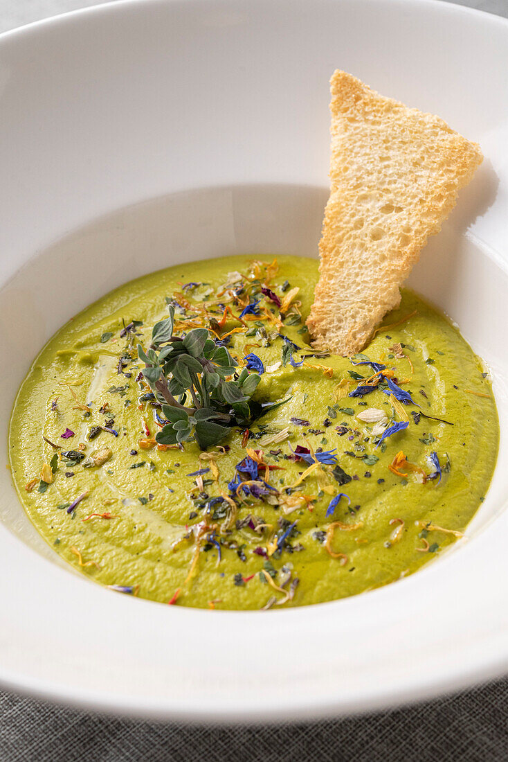 Creamy vegetable soup with toasted bread