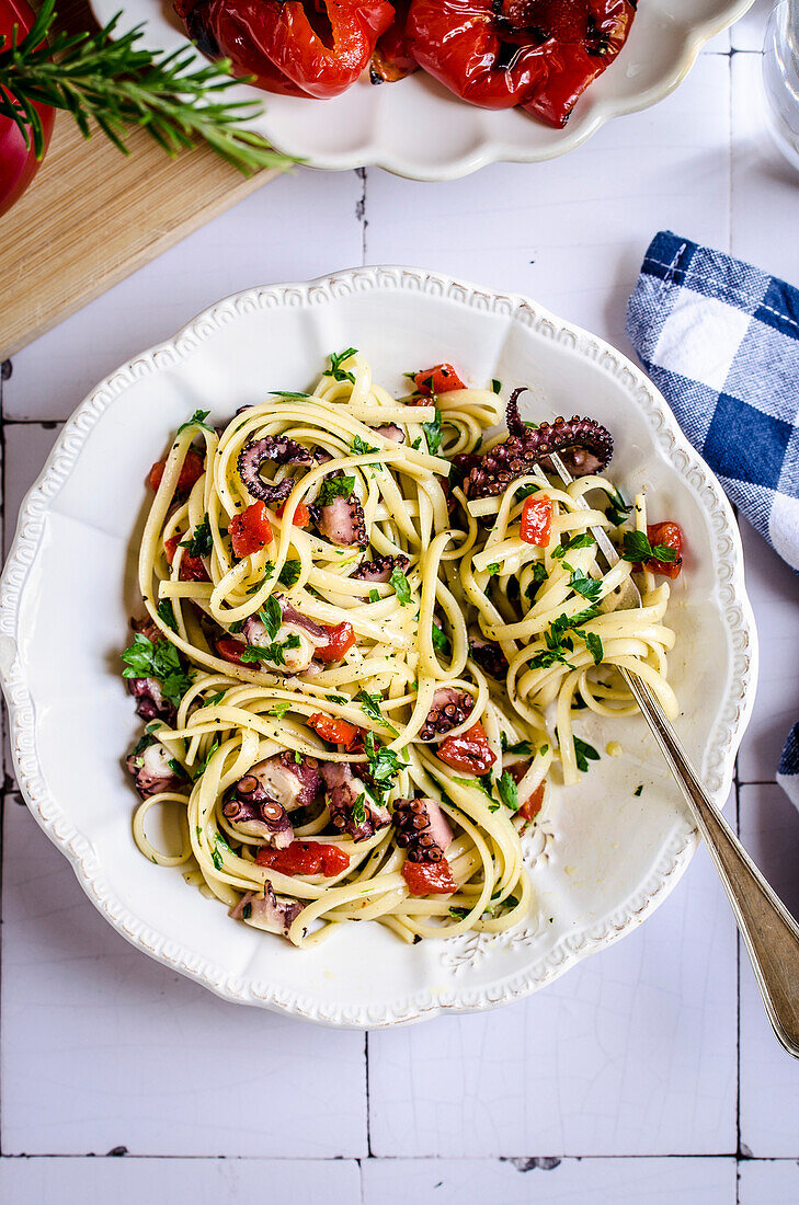 Pasta with octopus and red pepper