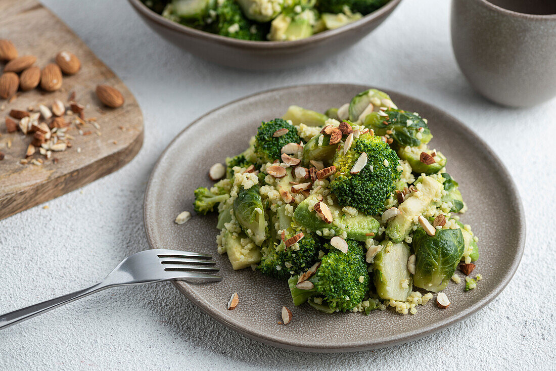 Warm salad with broccoli, Brussels sprouts and avocado