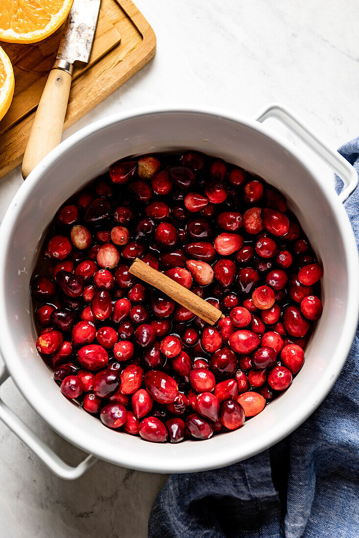 Hausgemachte Preiselbeersoße mit Ahornsirup