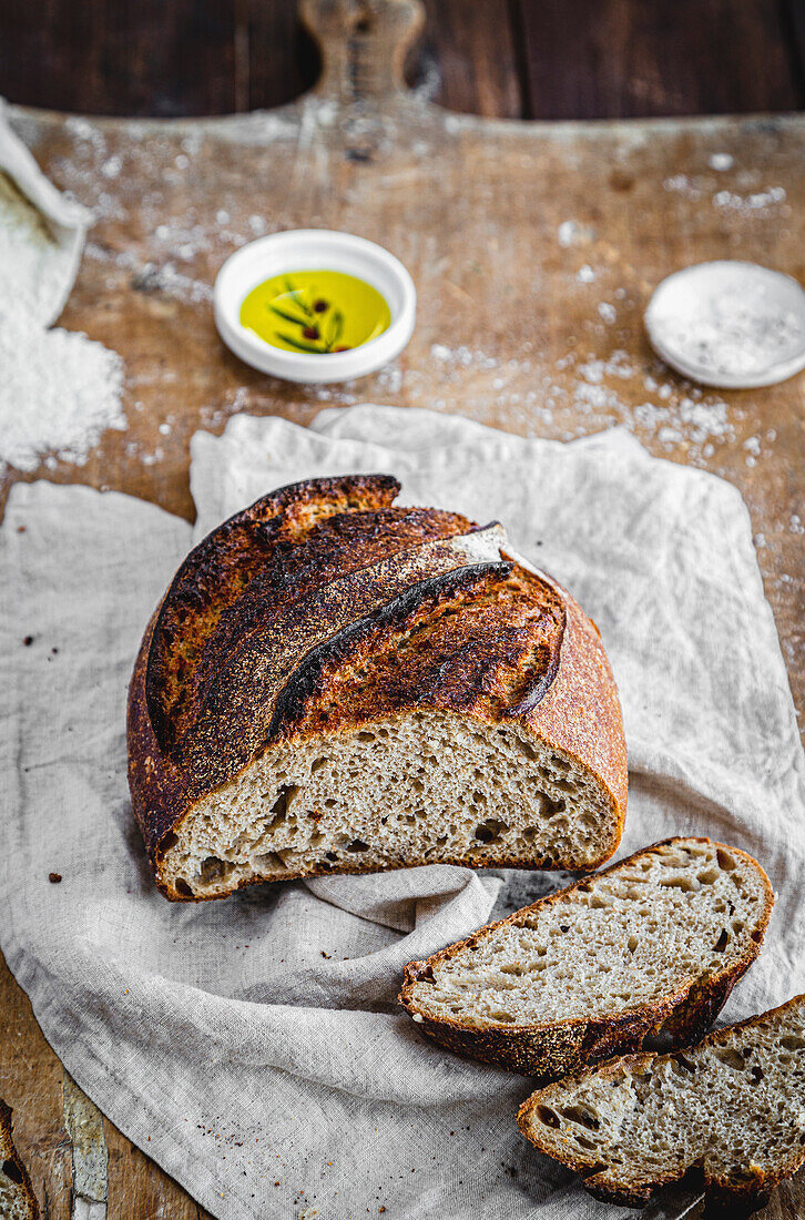 Ein Laib Sauerteigbrot