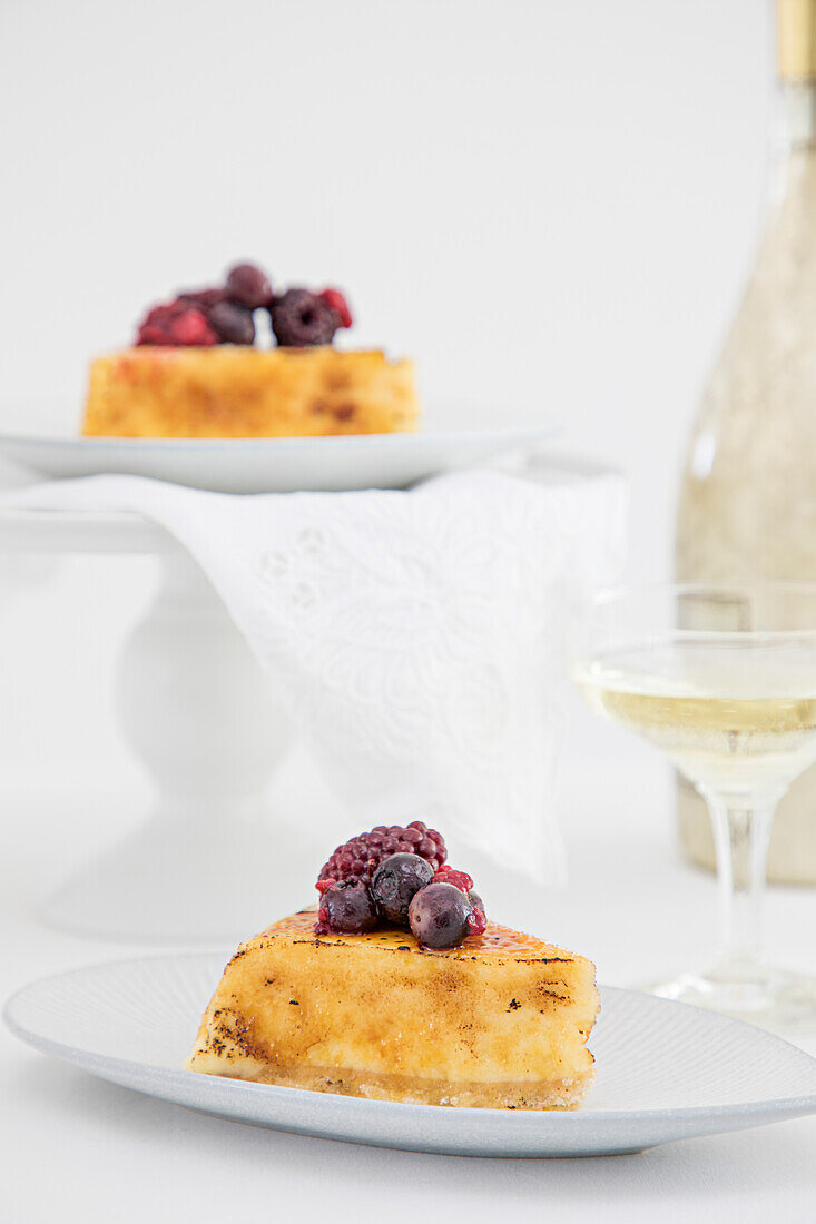 Crème Brule Käsekuchen mit Beerenkompott