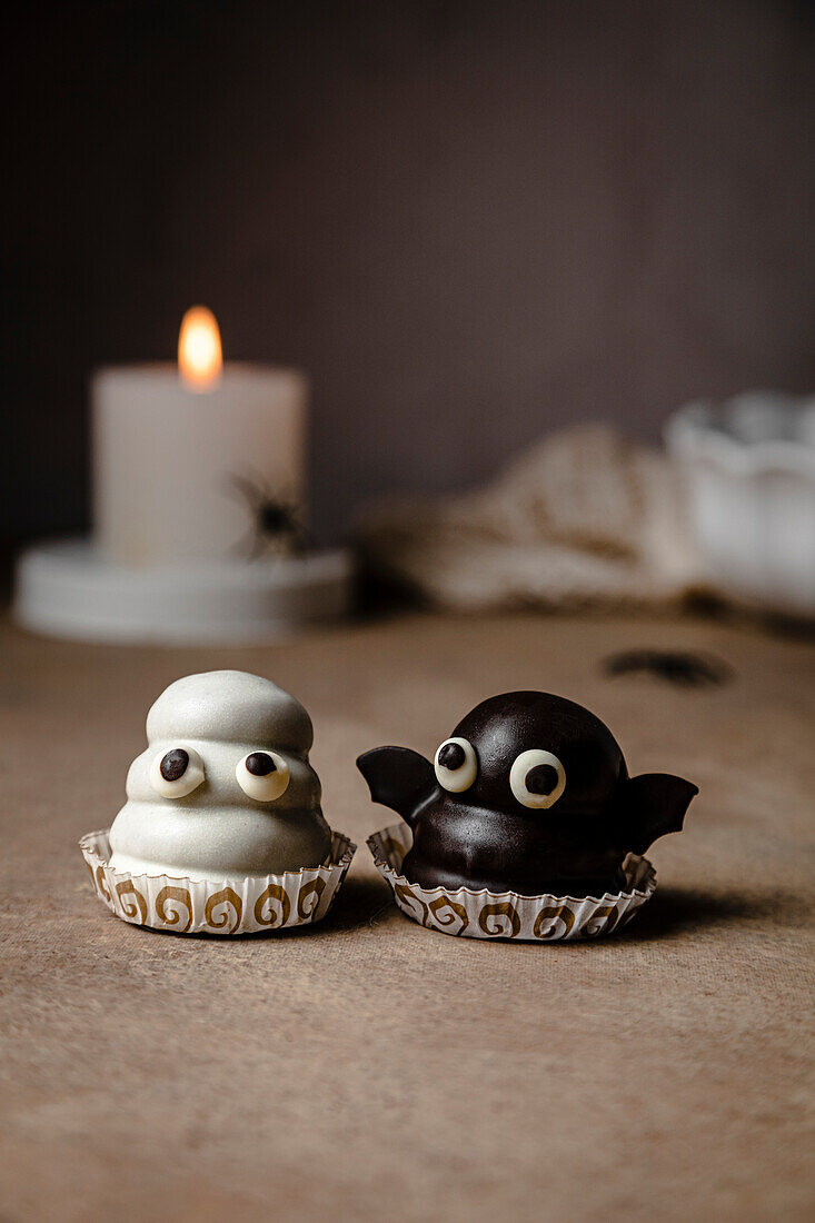 Ghost and bat sweets for Halloween; with biscuit base, dulce de leche filling and chocolate coating.