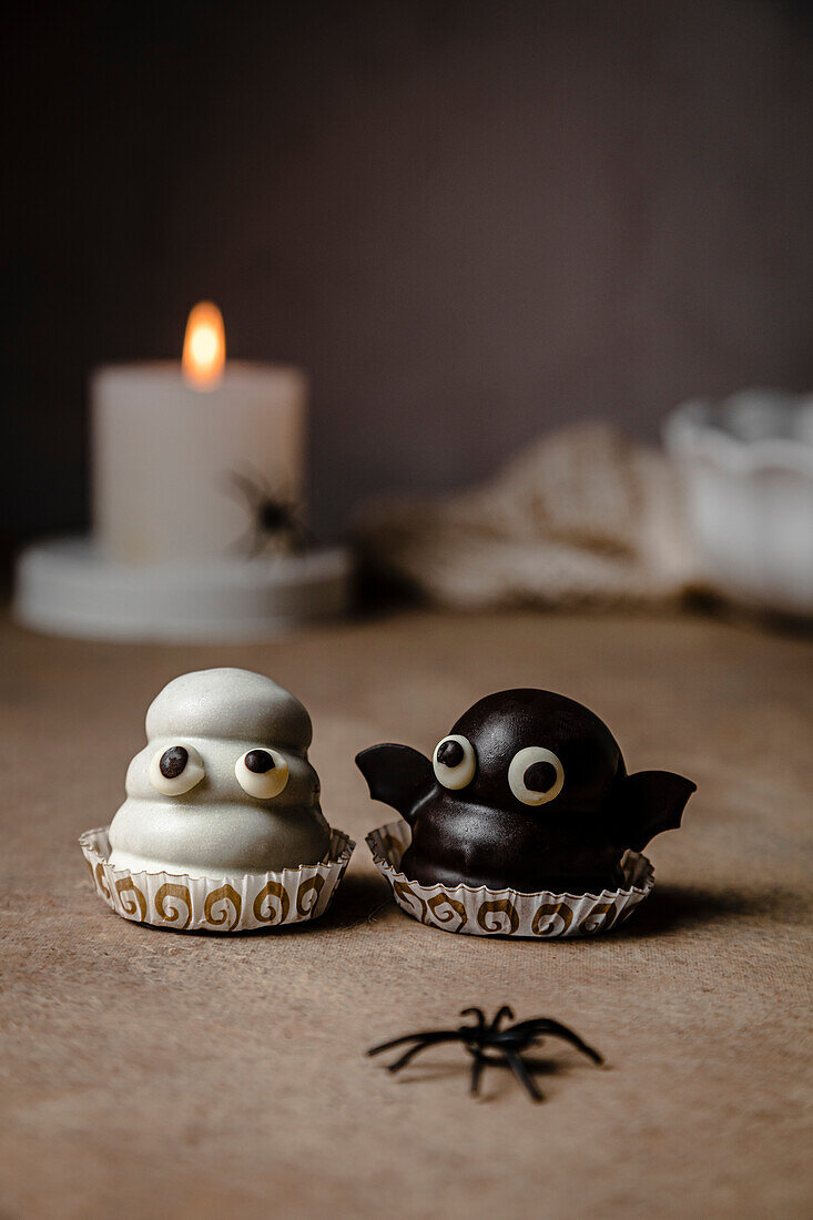 Ghost and bat sweets for Halloween; with biscuit base, dulce de leche filling and chocolate coating.