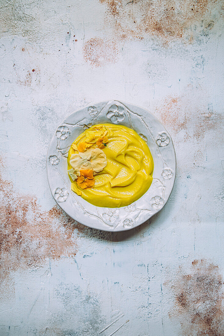 Zitronen-Smoothie-Schale