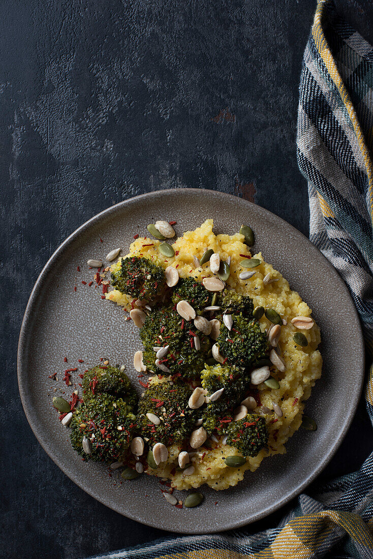 Corn porridge with broccoli, flavoured with peanuts and spices