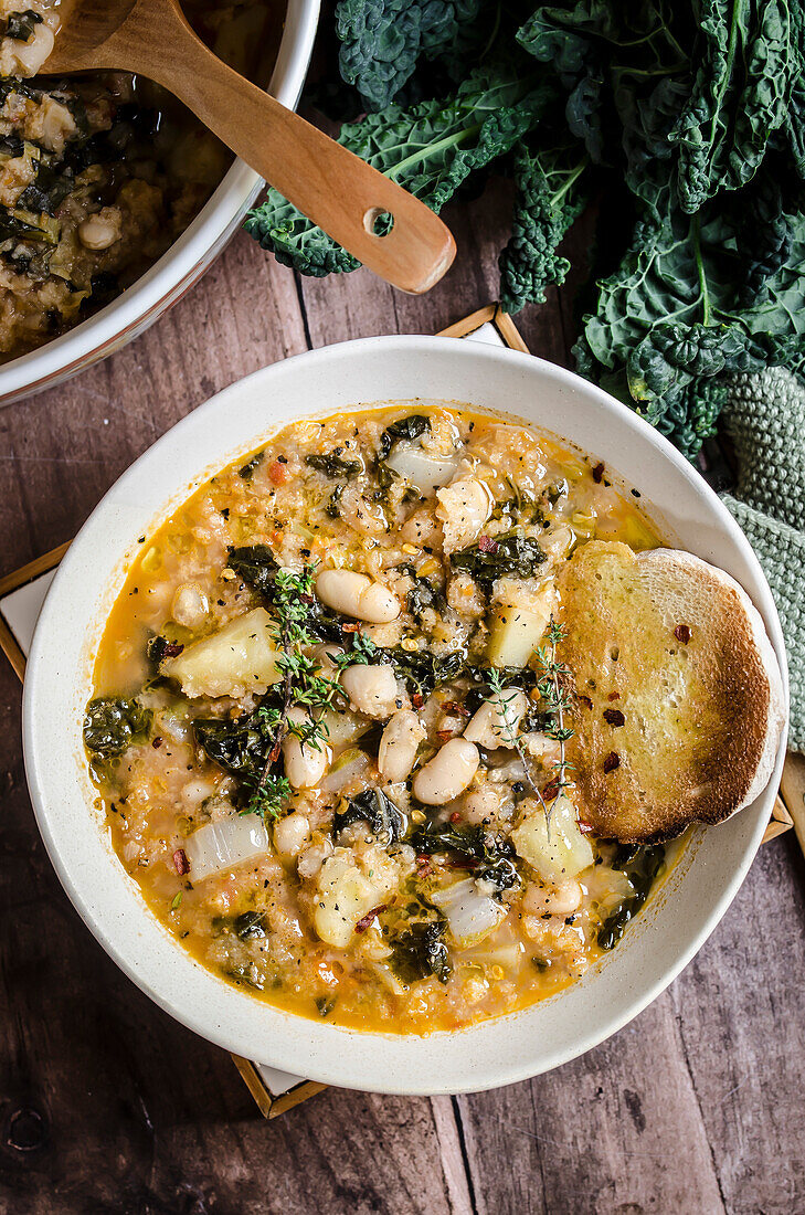 Ribollita (toskanische Gemüse- und Brotsuppe)