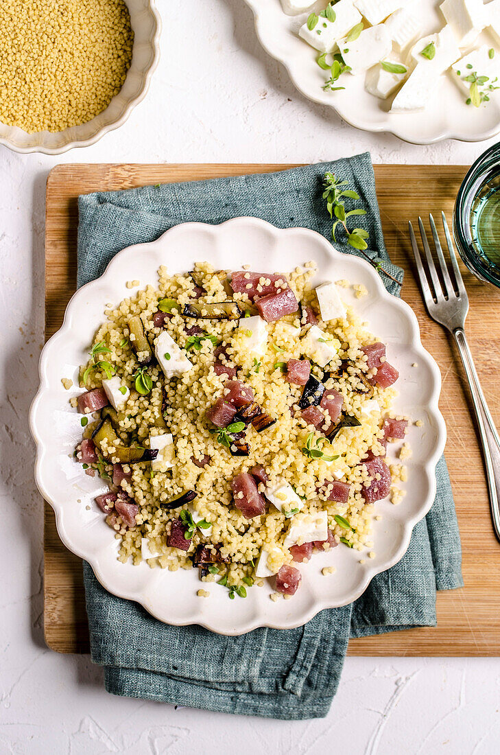 Couscous mit Thunfisch, Auberginen und Frischkäse