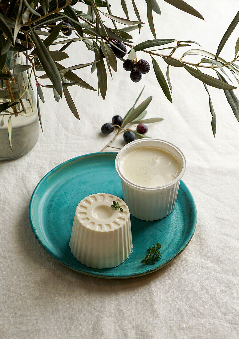 Cream cheese from Burgos, Spanish white cheese. Natural linen tablecloth