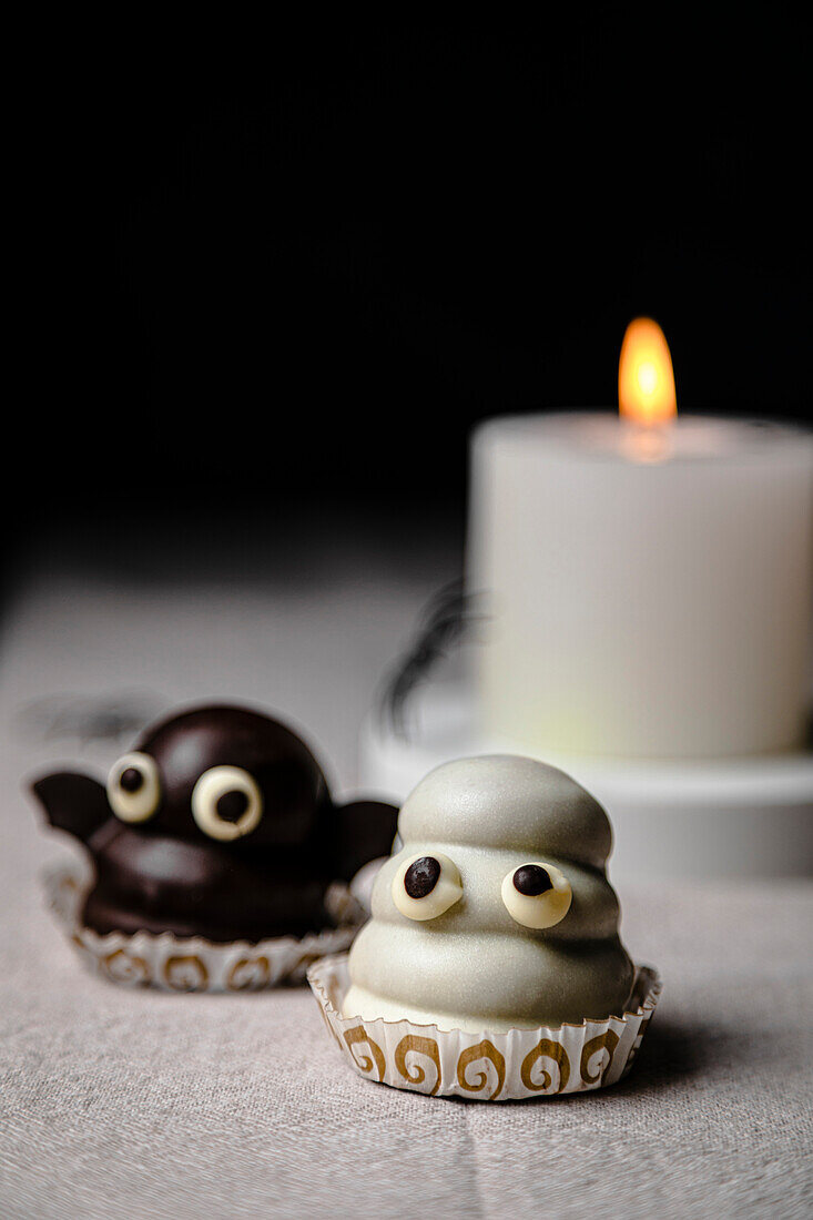 Ghost and bat sweets for Halloween; with biscuit base, dulce de leche filling and chocolate coating.