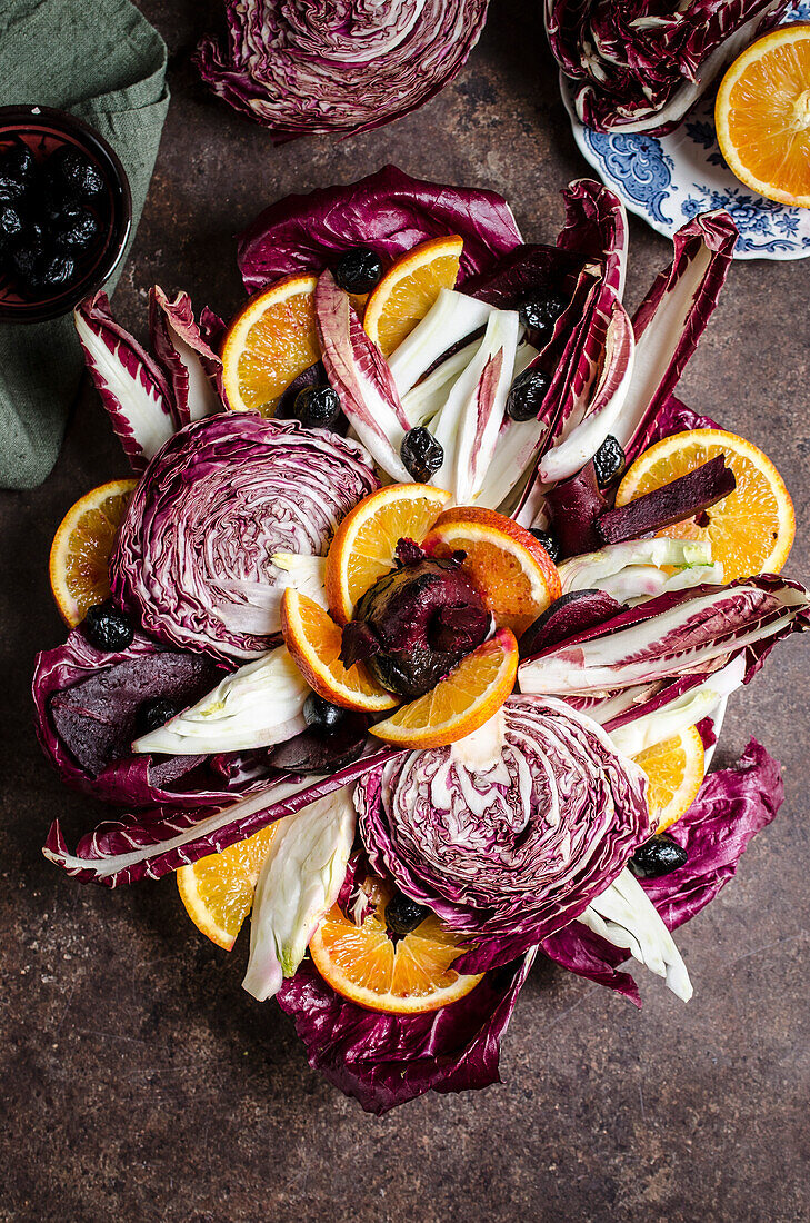 Salat aus Radicchio, roten Orangen und Roter Bete