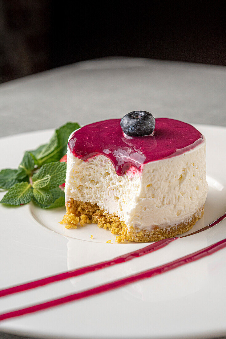 Mini cheesecake with blueberry syrup
