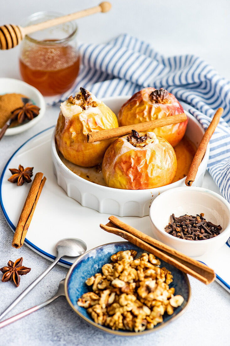 Baked apples with honey and walnuts served with spices