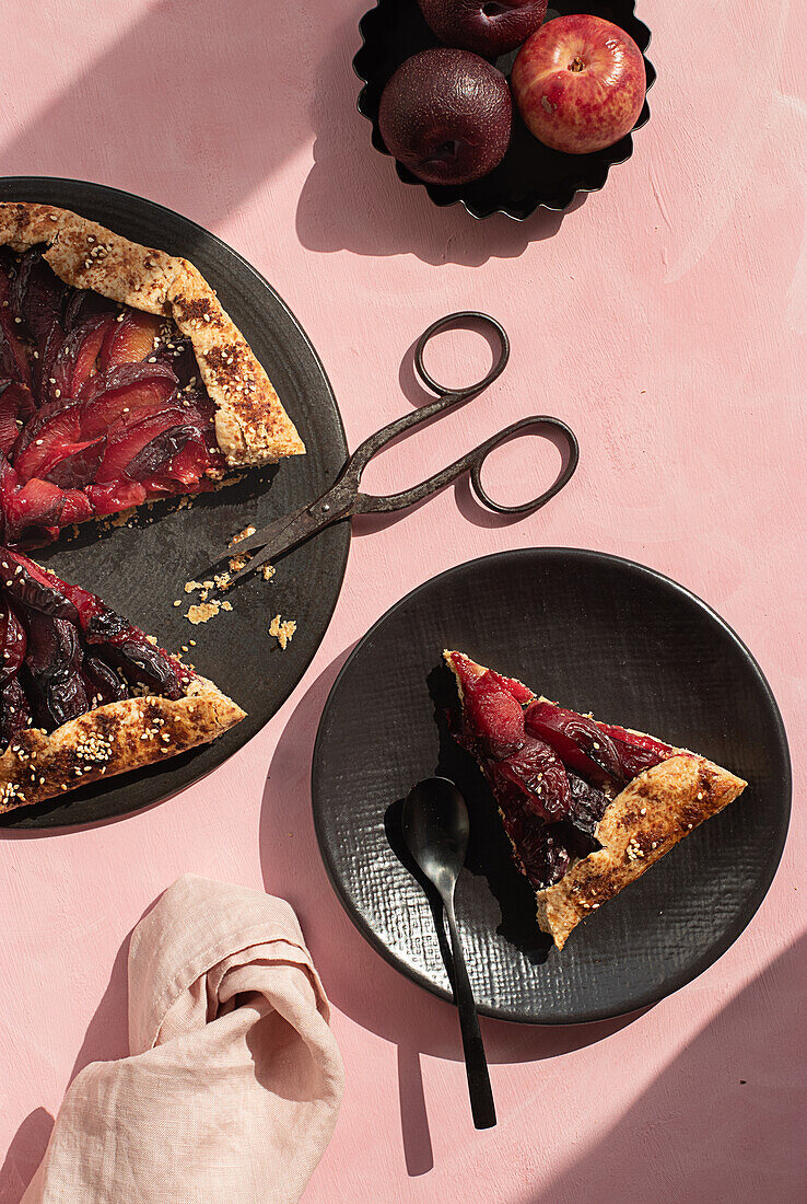 Close-up of a plum cake seen from above on a pink background