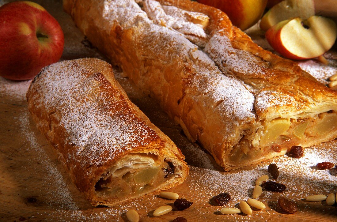 Apple strudel with raisins and pine nuts
