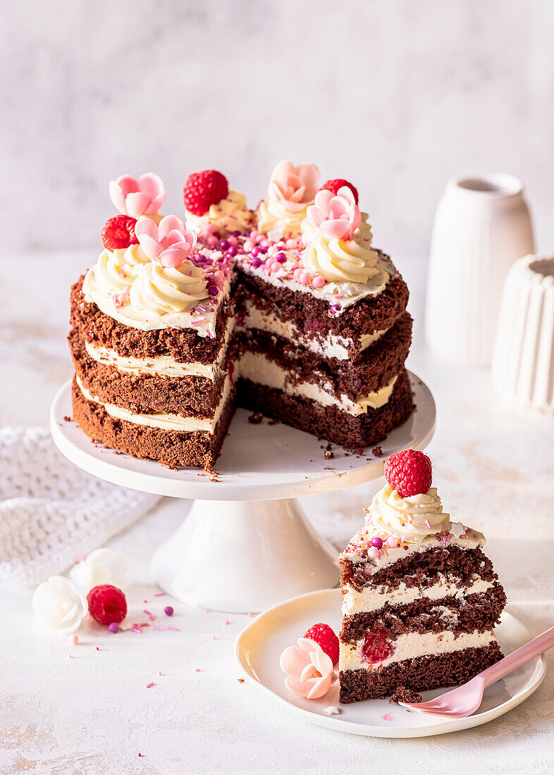 Naked cake with raspberries