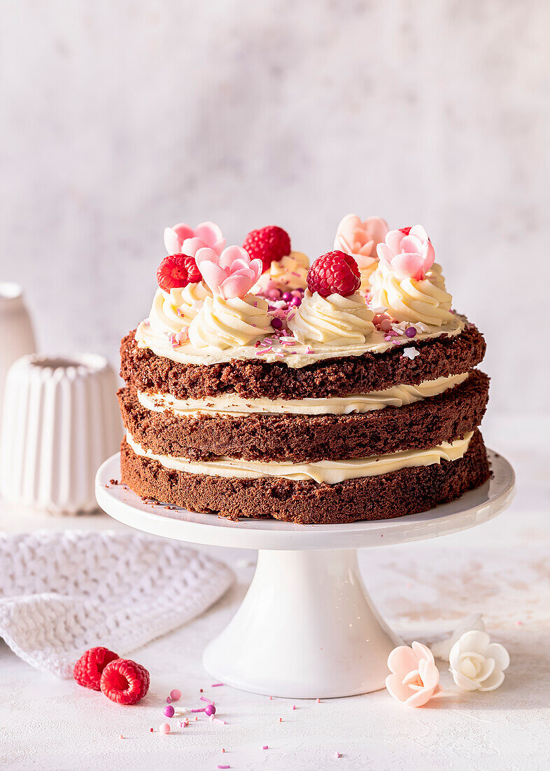 Naked cake with raspberries