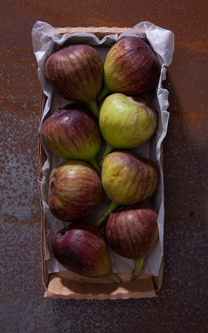 Fresh figs in a cardboard box